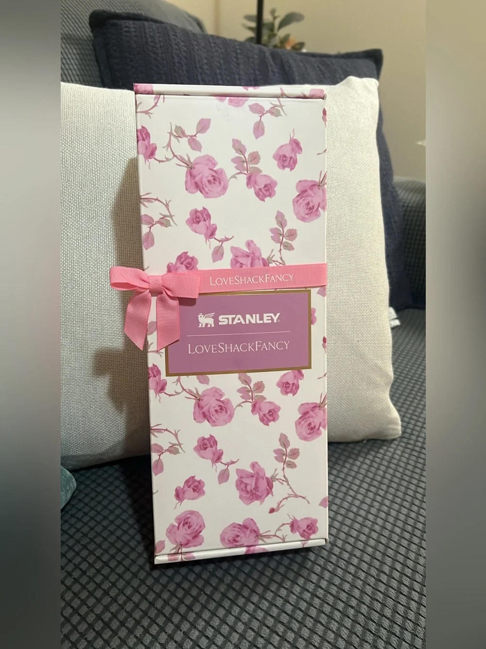 Stanley x LoveShackFancy Floral Insulated Bottle - Pink Roses - Picture 4 of 5